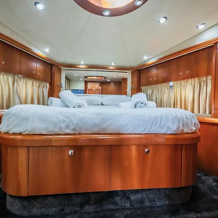 Hotel en barco Glorious, We Deliver Your Dream! *