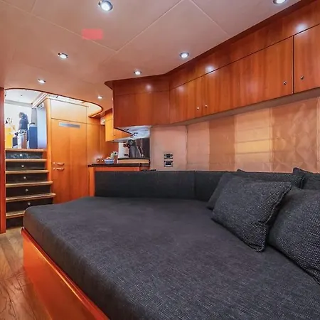Hotel en barco Glorious, We Deliver Your Dream! *