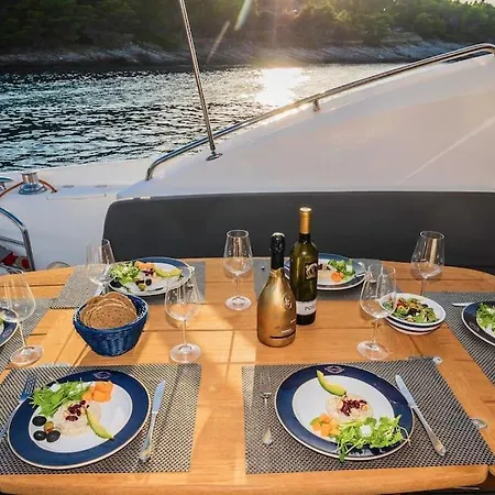 Hotel en barco Glorious, We Deliver Your Dream!