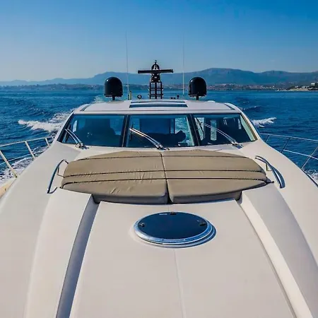 Bateau-hôtel Glorious, We Deliver Your Dream!