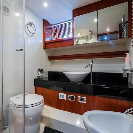 Glorious, We Deliver Your Dream! Hotel en barco *