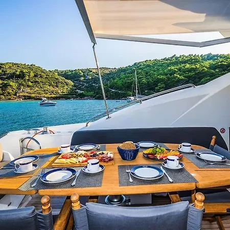 Glorious, We Deliver Your Dream! Bateau-hôtel