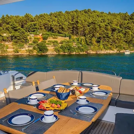 Glorious, We Deliver Your Dream! Hotel en barco *