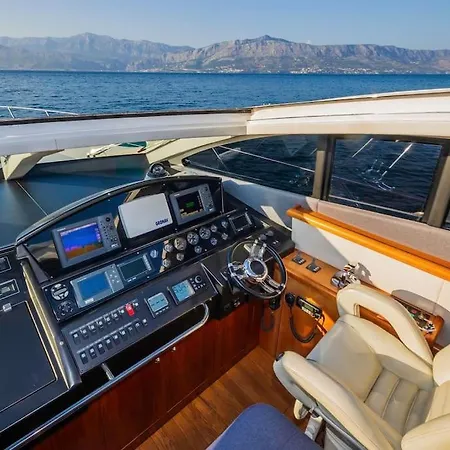 Hotel en barco Glorious, We Deliver Your Dream! Split