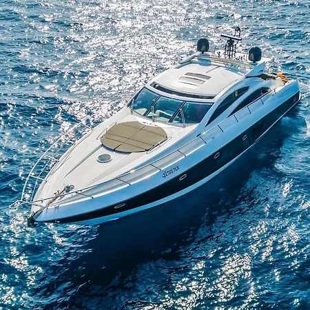 Glorious, We Deliver Your Dream! Hotel en barco