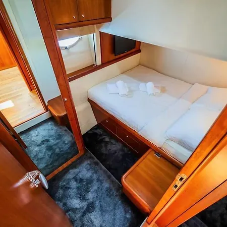 Glorious, We Deliver Your Dream! Bateau-hôtel *