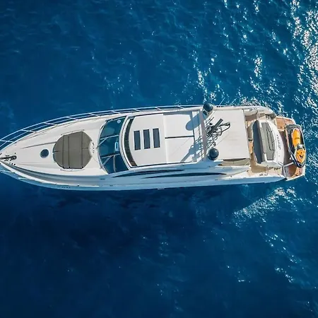 Bateau-hôtel Glorious, We Deliver Your Dream!