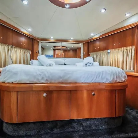 Glorious, We Deliver Your Dream! Hotel en barco *