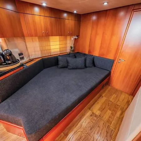 Hotel en barco Glorious, We Deliver Your Dream! Split