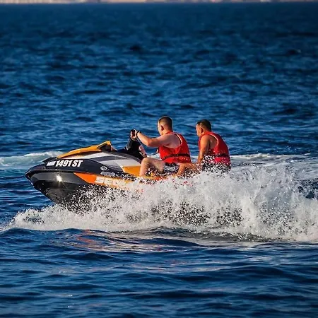Bateau-hôtel Glorious, We Deliver Your Dream!