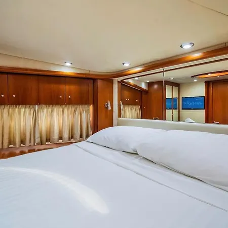 Glorious, We Deliver Your Dream! Bateau-hôtel *