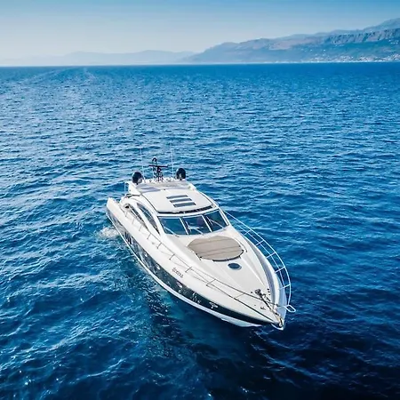 Bateau-hôtel Glorious, We Deliver Your Dream! *