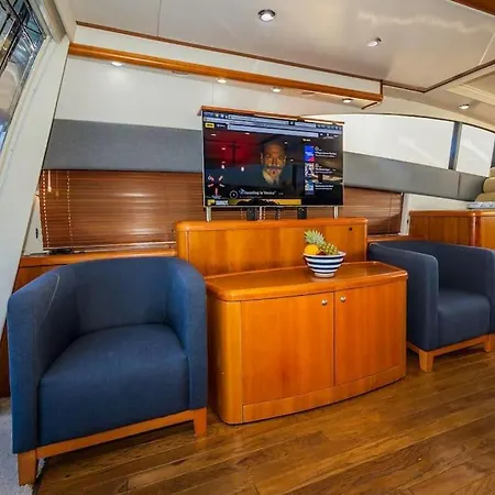 Glorious, We Deliver Your Dream! Bateau-hôtel
