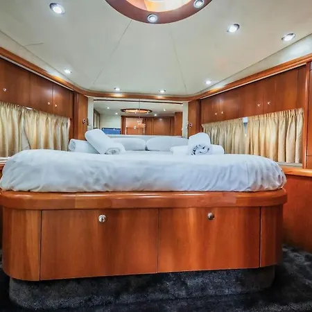 Glorious, We Deliver Your Dream! Hotel en barco *
