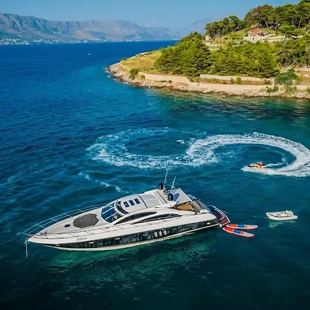 Bateau-hôtel Glorious, We Deliver Your Dream! *